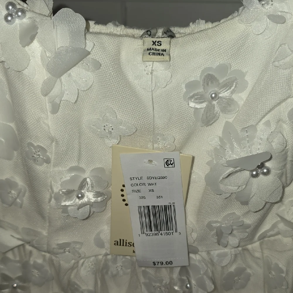 Elegant 3D White Floral With Pearls Mini Dress - Picture 7 of 9